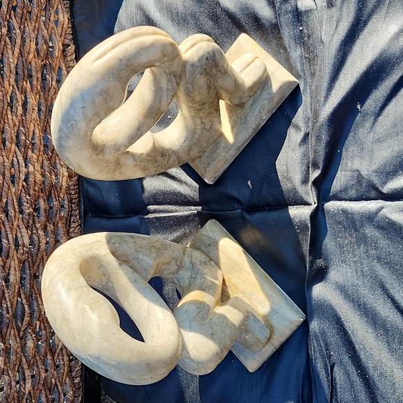 Statues - Picture 2 of 8